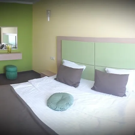 Amber & Cafe Hotel 3*