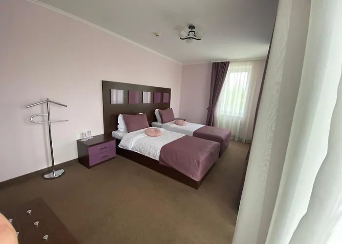 Amber & Cafe Hotel Bohorodchany