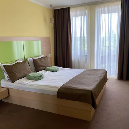 Amber & Cafe 3* Bohorodcsani